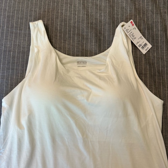 Padded Sleeveless Top - Picture 2 of 6